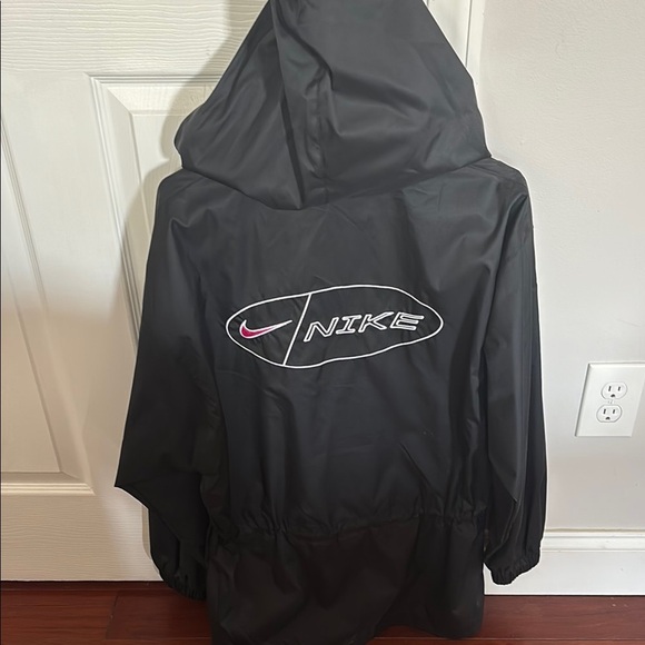 Nike Black Utility Jacket with Sleek Design - Picture 3 of 3